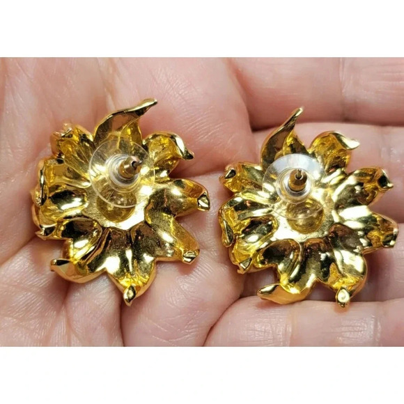 Vintage Gold Toned Pierced Earrings - Picture 4 of 6